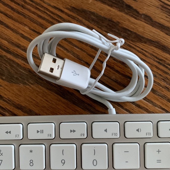 Apple Keyboard (clean) - Picture 2 of 10